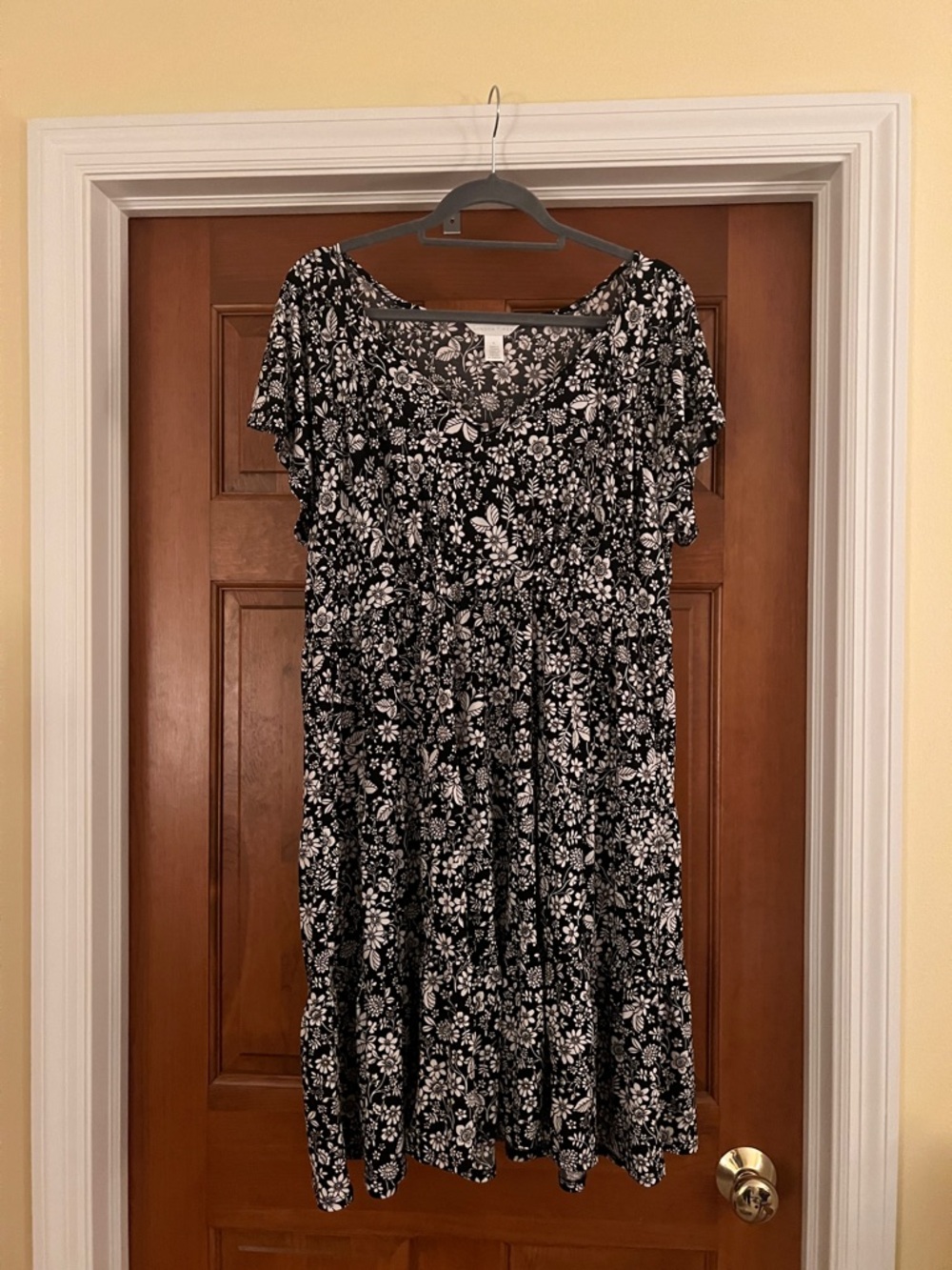 London Times Black and White Floral Midi Dress